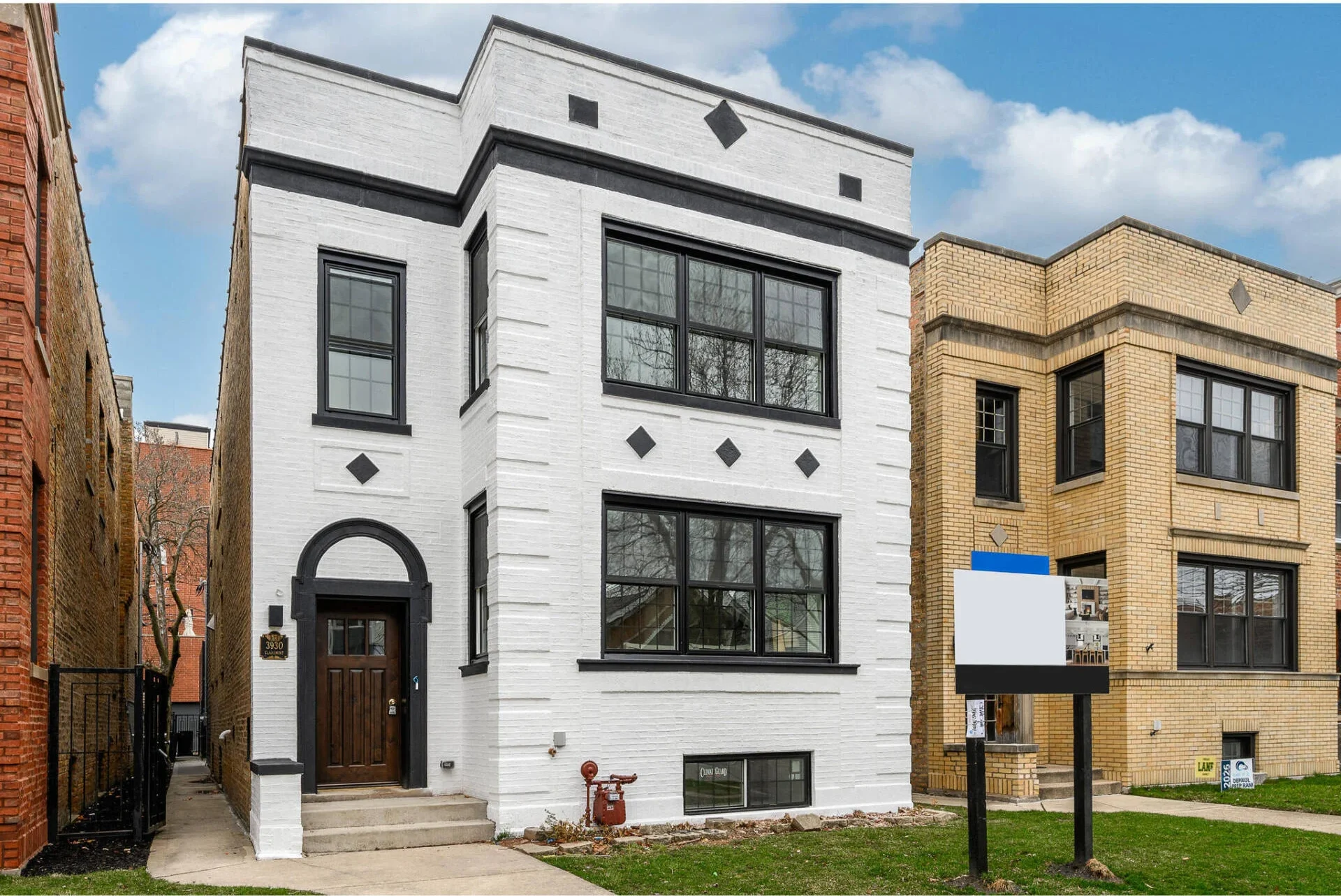 3930 N Claremont Ave, Chicago
