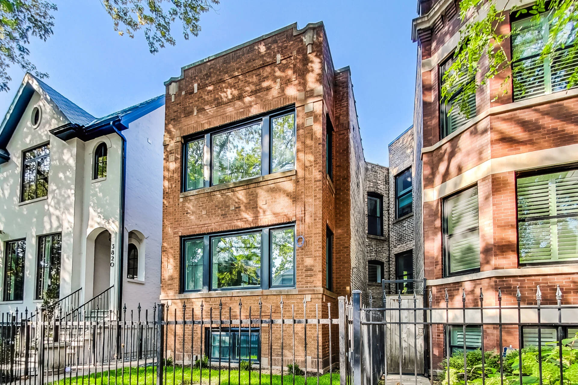 3822 N Paulina St, Chicago